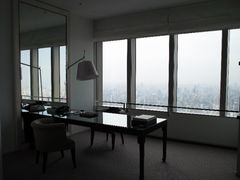 上海柏悦酒店江景套房-客厅书台-上海柏悦酒店