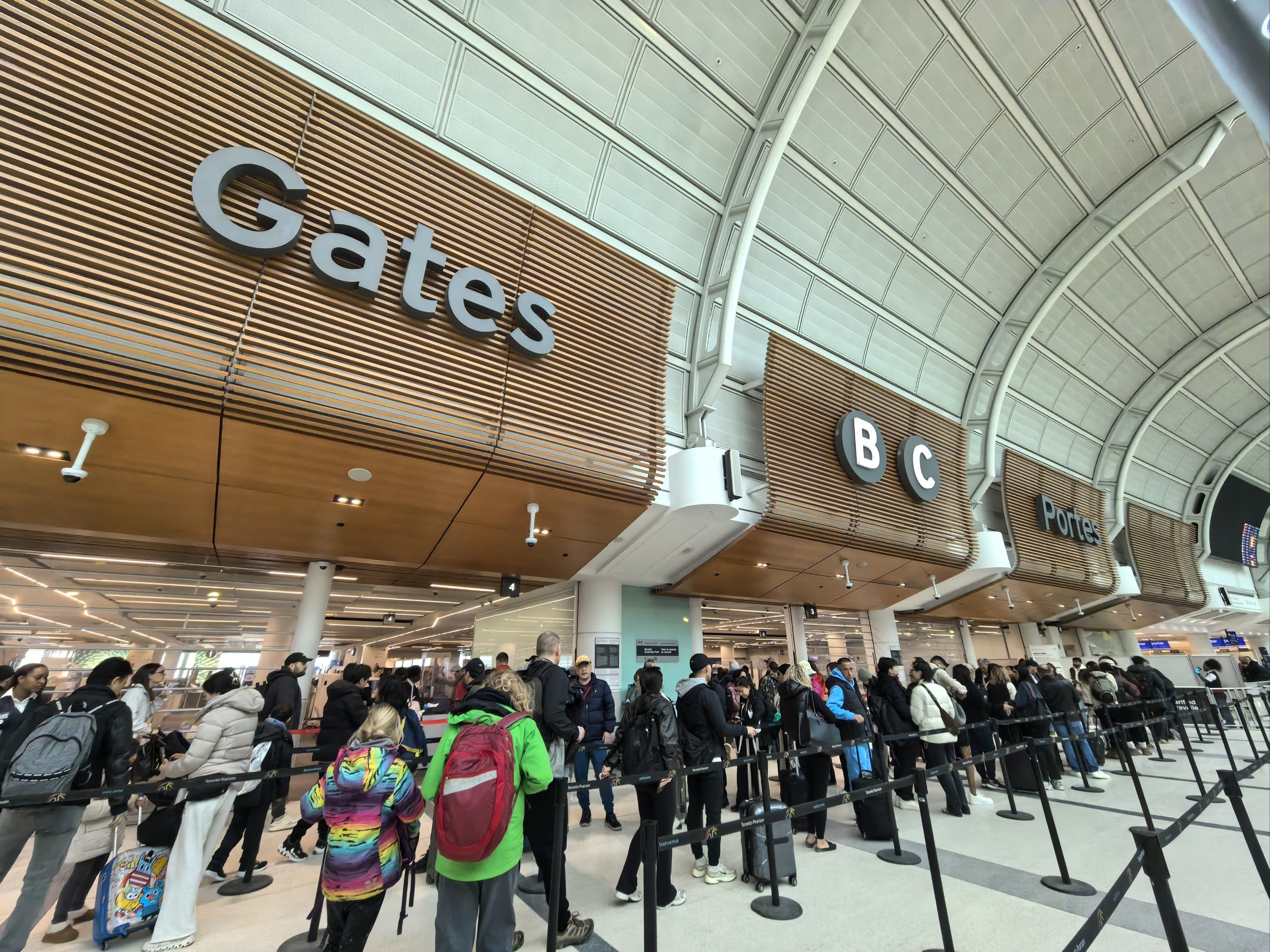 多伦多机场国内国际航班竟然是混流的