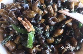 Bamboo Shoot and Purple Perilla Stir-fry with Fresh Snails