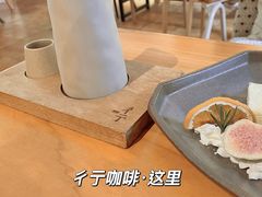 -彳亍咖啡·这里(水湾路店)
