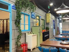 大堂-超越炭火牛蛙火锅鸡(河东店)