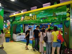 -维佳童话镇演出现场(徐东店)