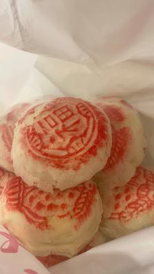 白皮王糕点寿桃(西湖道店)-"奔着网红一条街去的 各种好吃的应接不暇.