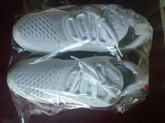 -京伟修鞋洗鞋奢侈品皮具护理店