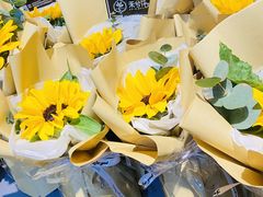 -何兮花店·气球派对鲜花店(马桥银春路万科城店)