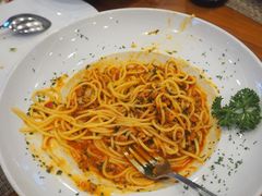-Chom Cafe and Restaurant