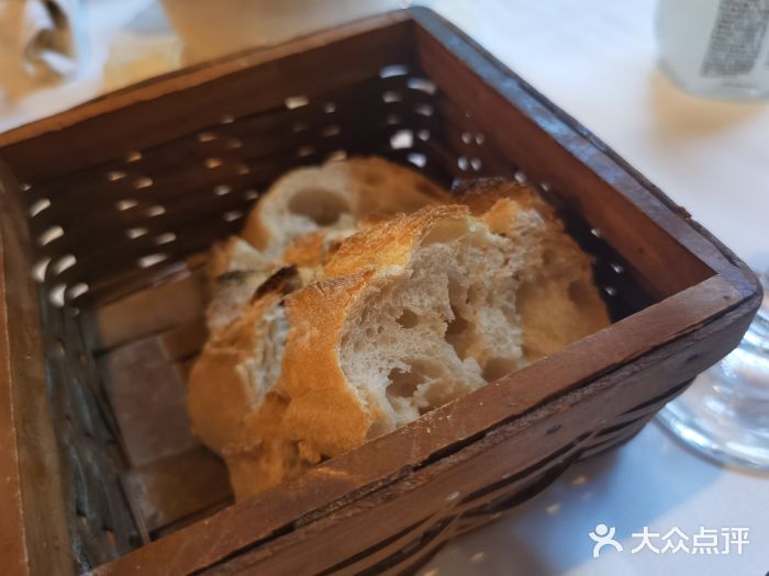 火车头法国西餐厅面包图片
