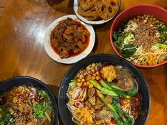 -爆炸头阿姨小四川正宗川味小吃(无任何分店)