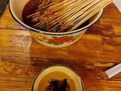 -拈签一笑黄牛肉辣卤串串