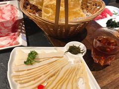 -老牌坊云南鱼豆花火锅(哈西万达店)