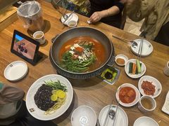 -喇喇排骨火锅·传统韩式脊骨汤(望京西园总店)