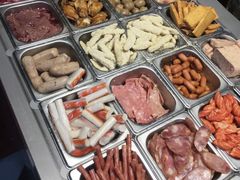 -愉肴麻辣香锅(中山路店)
