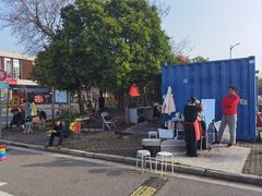 -雪绒花路停车场