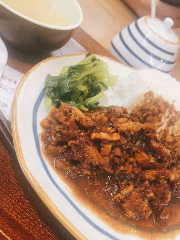 八面玲珑品面馆-"这家店位于云南路美食一条街上 店面不大 .