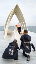 -现代经典婚纱摄影