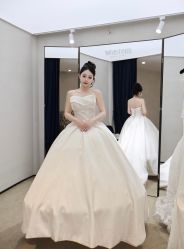 -城市花园婚纱摄影
