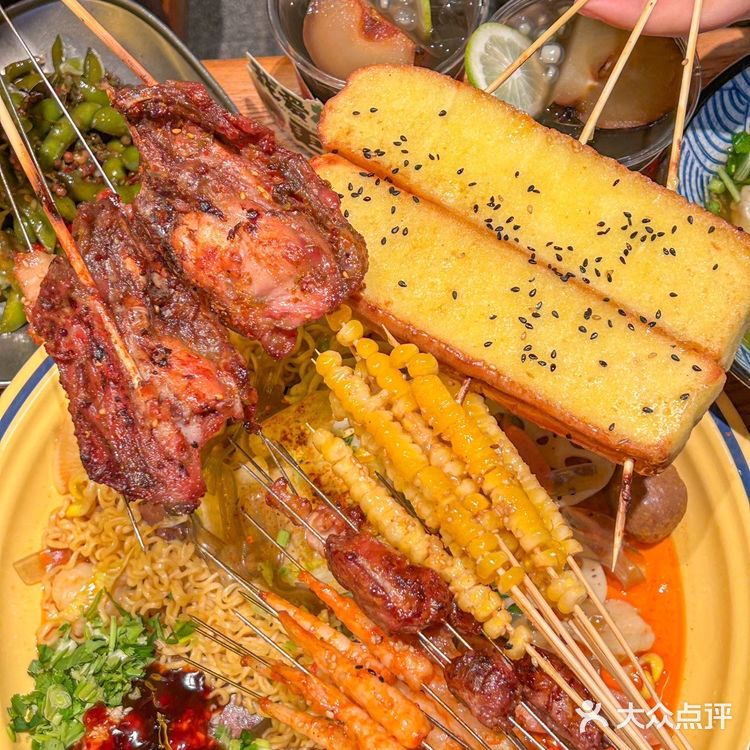 杭州滨江新开的这家东北烧烤店，真的是太火爆了！