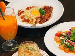 -Chom Cafe and Restaurant