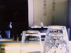 -彳亍咖啡·这里(水湾路店)
