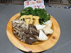 -楠小云·云南鲜牛野生菌自助火锅(九眼桥店)