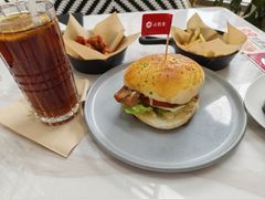 招牌秘制鸡腿堡-必胜客(兴华中路PH店)