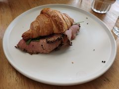 黑椒牛肩肉牛角三明治-CHILLAX轻乐时(侨建·Hi City店)