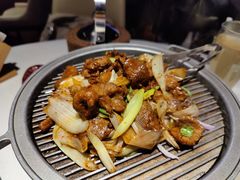 经典葱爆小羔羊肉-悦融·京鲁菜·露台花园(安定门店)