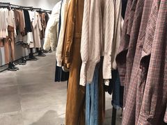 -URBAN REVIVO(高德置地广场·春广场店)