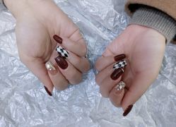 -灰姑娘美甲美睫馆