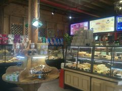 面包甜点陈列柜-昆明冠生园·蛋糕·面包(南强街店)