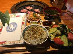 -肉魁屋·烧肉·烧鸟·酒场(高新店)
