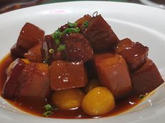 小土豆红烧肉-聚友居酒楼