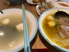 -小杨生煎(金山百联购物中心3楼店)