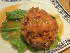 鸭蛋黄狮子头-春水锅贴·传统鲁菜(大明湖店)