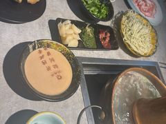 -洞庭洲·防空洞火锅·铜锅涮肉·烧烤(新百广场店)