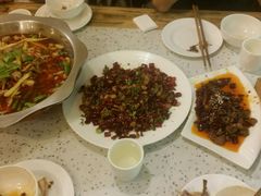 -兔行天下-鸿鹤鲜锅兔(中海国际店)