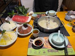 -洪氏嗨捞·广东猪肚鸡·椰子鸡火锅(西咸万象城店)