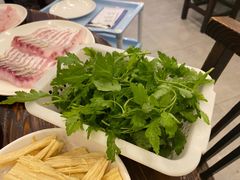 菊花苗-正能量脆肉鲩火锅