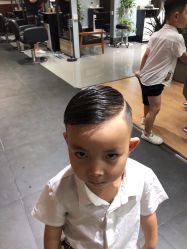 -FRIDAY星期五专业美发沙龙