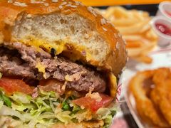 -The Habit Burger Grill 哈比特汉堡(复兴soho店)