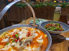 思茅酸汤鱼片-老滇山寨•云南特色菜•地方菜•民族风情歌舞表演(金碧店)