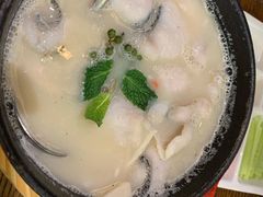 酸汤煮嫩滑鱼片-小大董·烤鸭(王府井apm店)