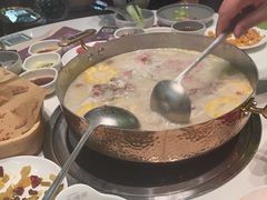 -洪氏嗨捞·广东猪肚鸡·椰子鸡火锅(西咸万象城店)