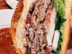 蓝莓鹅肝汉堡-TIGERS老虎西餐(亦庄店)