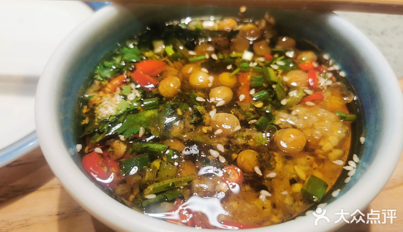 我们周一去吃都拍了很久的队。环境：偏古风，很好