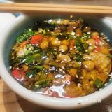我们周一去吃都拍了很久的队。环境：偏古风，很好