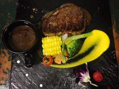 煎牛扒鲜菌少司-威克特披萨汉堡