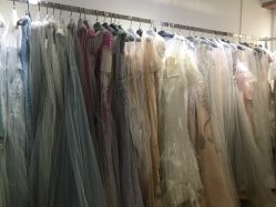 -觅白婚纱礼服馆