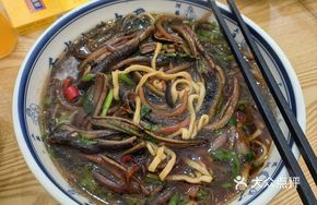 Stir-Fried Eel Noodles with Sauce