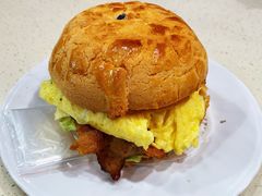 芝士滑蛋鸡扒菠萝包-黄恩记茶餐厅(杨箕店)